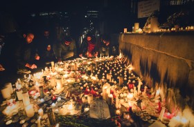 Candlelight_vigil_in_London_for_the_victims_of_the_Peshawar_school_siege.