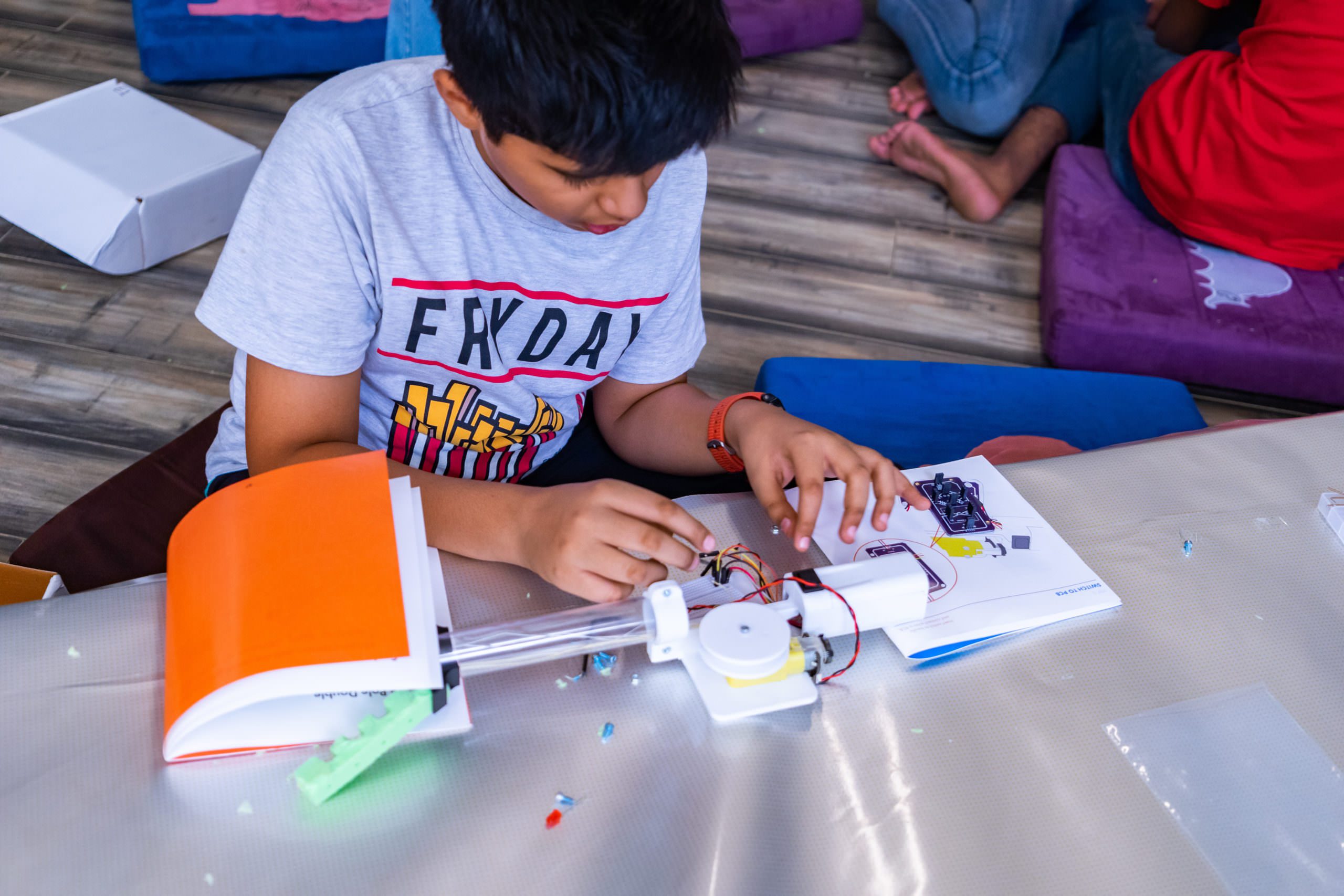 Robotic student helps kids learn to write