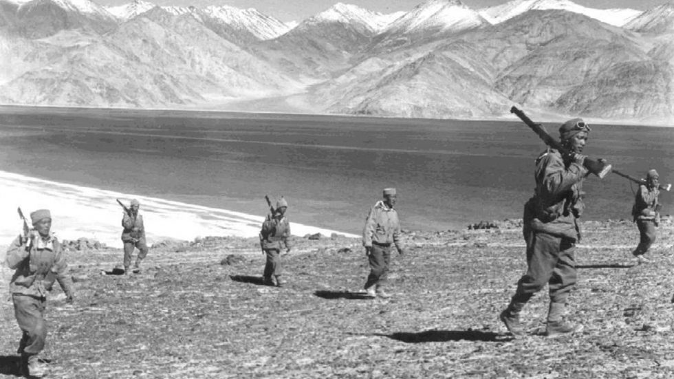 Indian_soldiers_on_patrol_during_the_1962_Sino-Indian_border_war